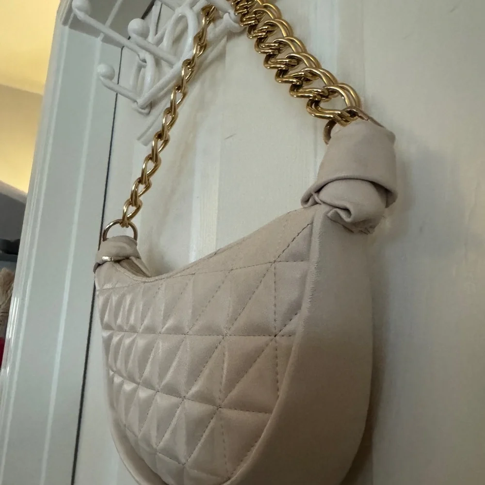 Forever 21 Quilted Cream Color Shoulder Bag - Picture 4 of 14